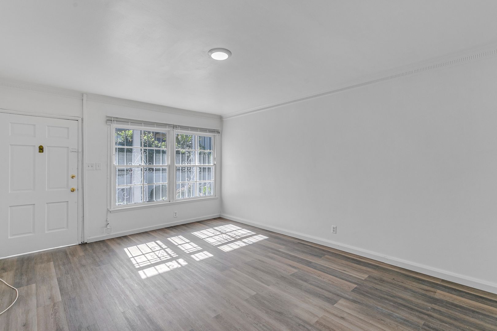 Los Angeles Apartment: 343 S Occidental Blvd