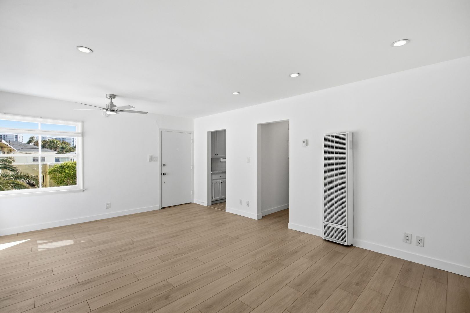 Santa Monica Apartment: 435 San Vicente Blvd