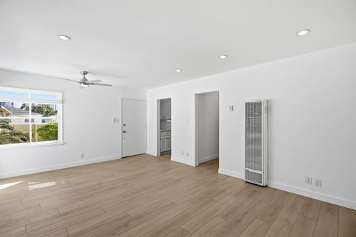 Newly remodeled 1 Bedroom + 1 Bath – photo 1