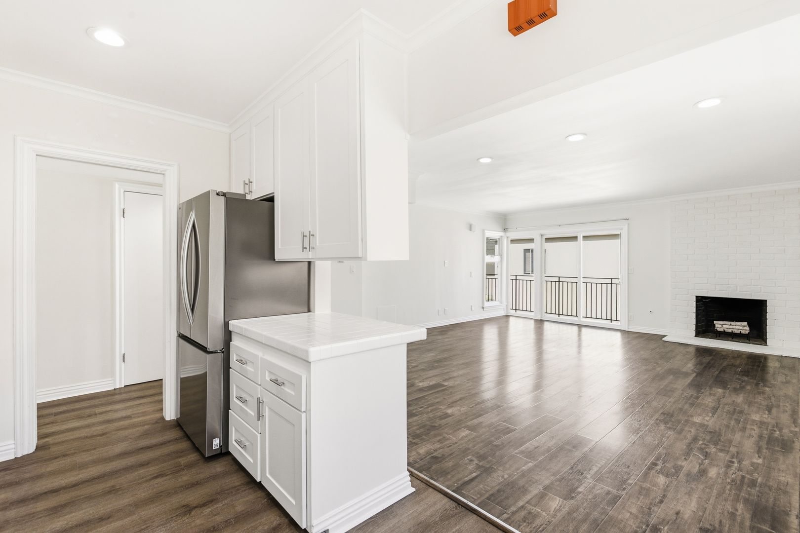 Santa Monica Apartment: 833 15th Street