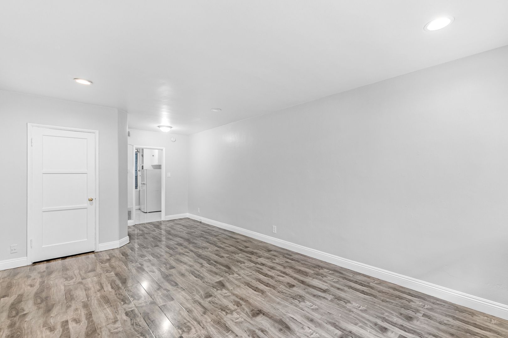 Beverly Hills Apartment: 425 N Oakhurst Drive
