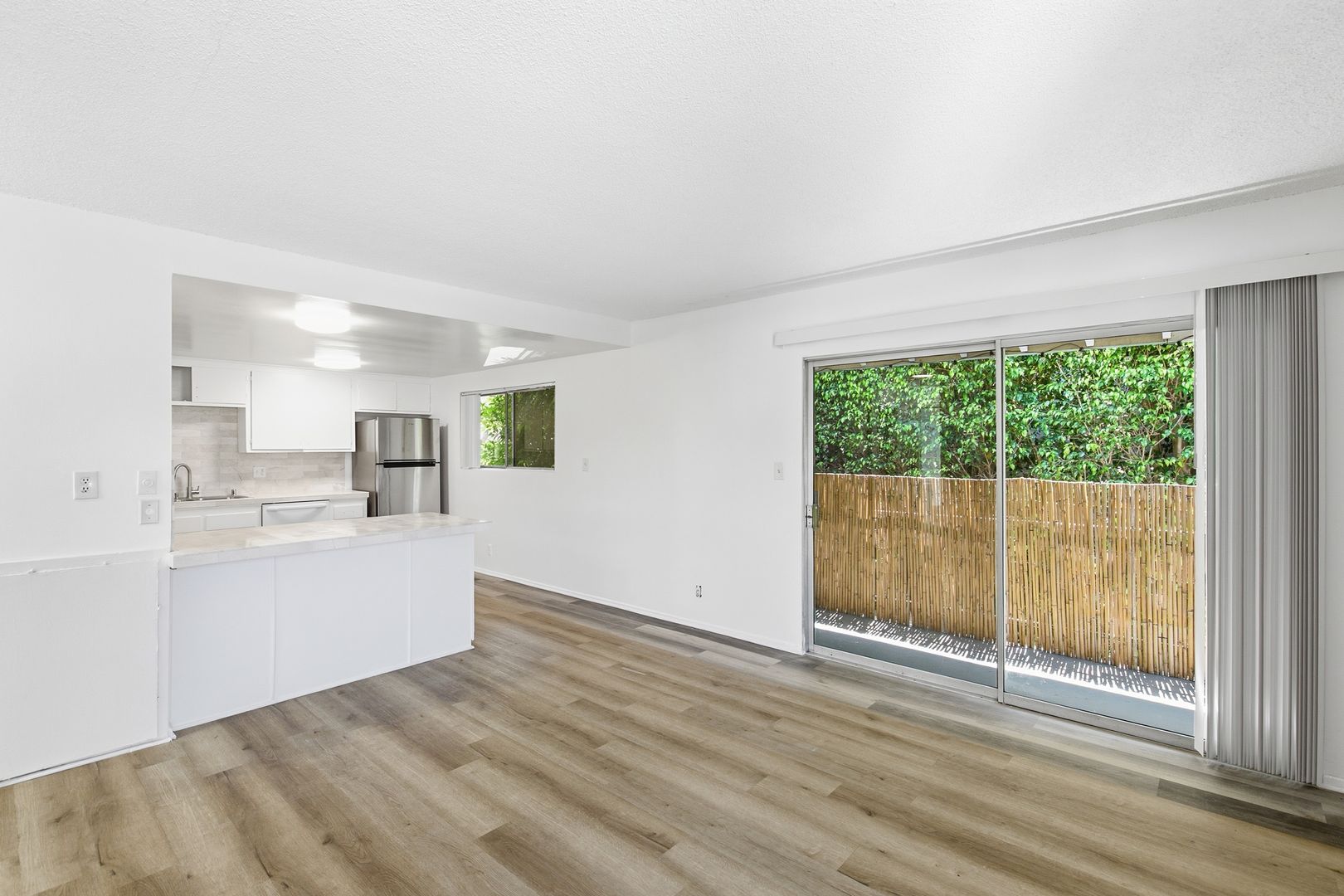 Los Angeles Apartment: 1015 S Westgate Ave