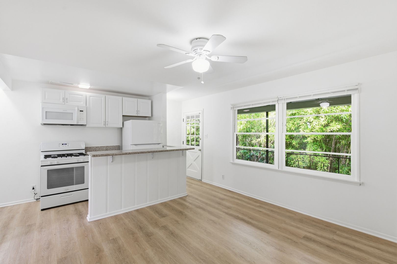 Los Angeles Apartment: 1453 S Westgate Ave