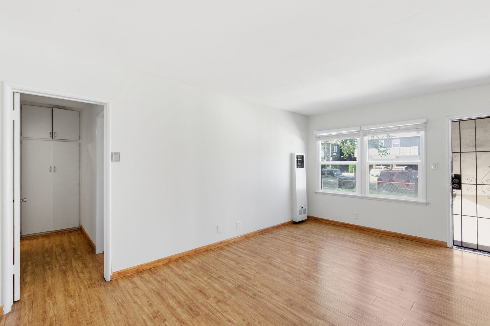 Winnetka Apartment: 20610 Hartland Street