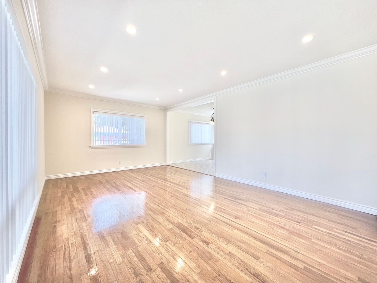 Santa Monica Apartment: 1939 17th Street