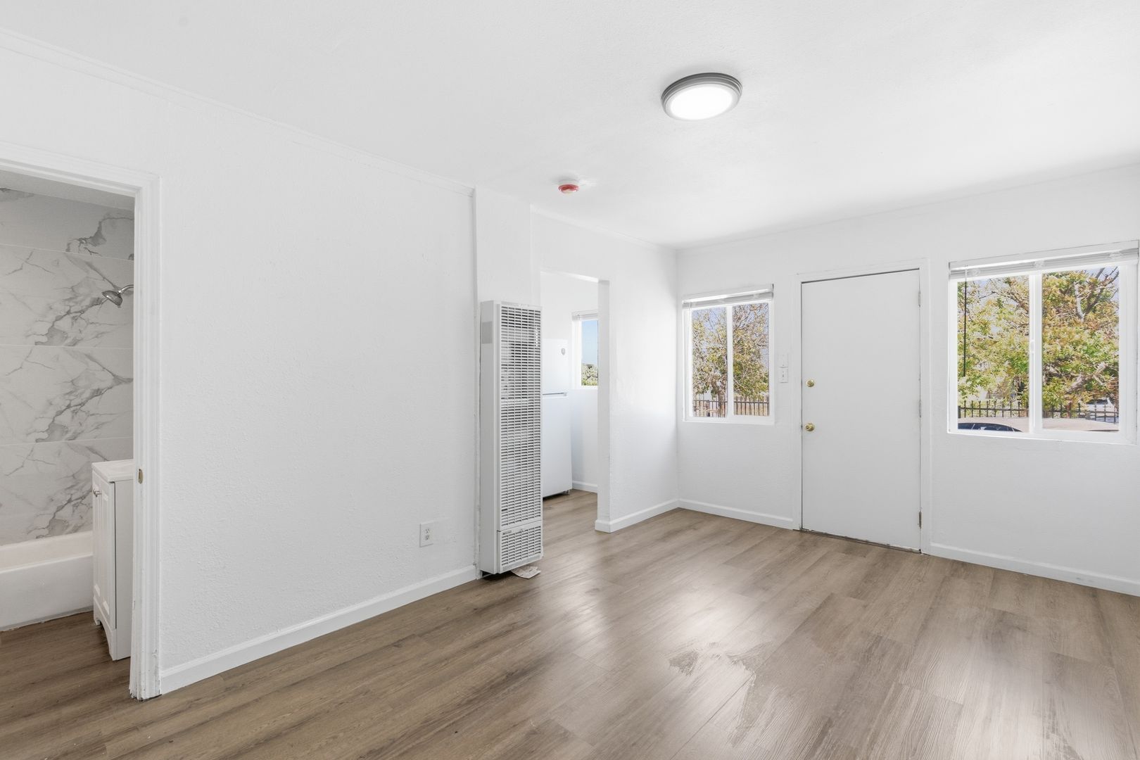 Los Angeles Apartment: 11901 S San Pedro St