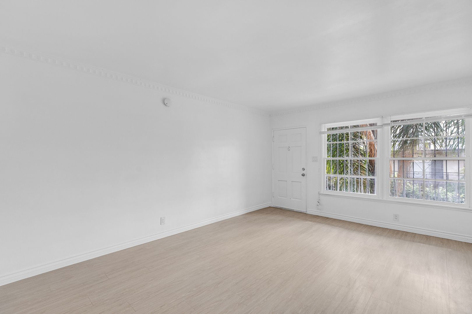 Los Angeles Apartment: 343 S Occidental Blvd