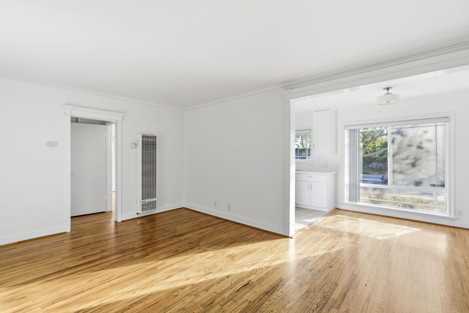 Santa Monica Apartment: 1939 17th Street