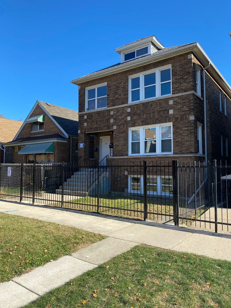Chicago Apartment: 8707 S Manistee Ave