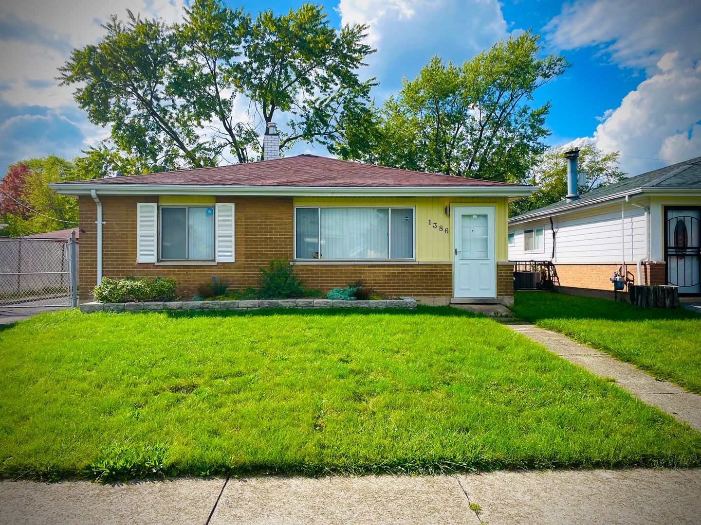 Calumet City House: 1386 Superior Avenue