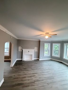 Spacious 2 Bedroom with Hardwood Floors & Separate Dining Room – photo 1