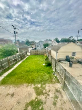 Spacious 3 Bed / 1 Bath with Updated Kitchen & Great Natural Light – photo 1