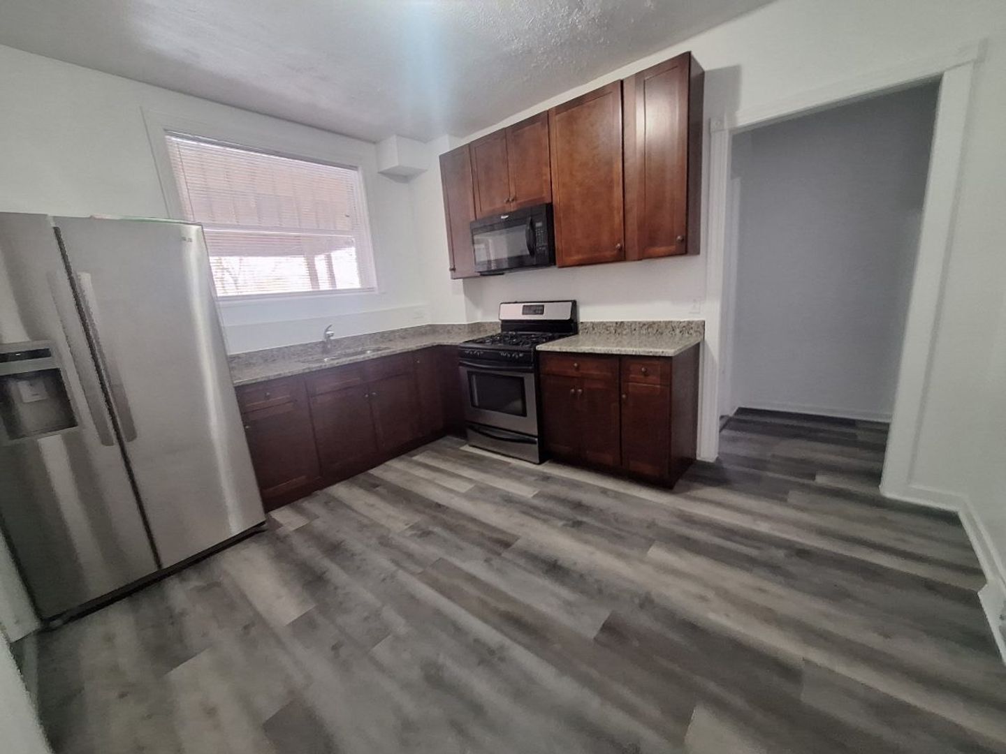 Chicago Heights Apartment: 320 W 16th St
