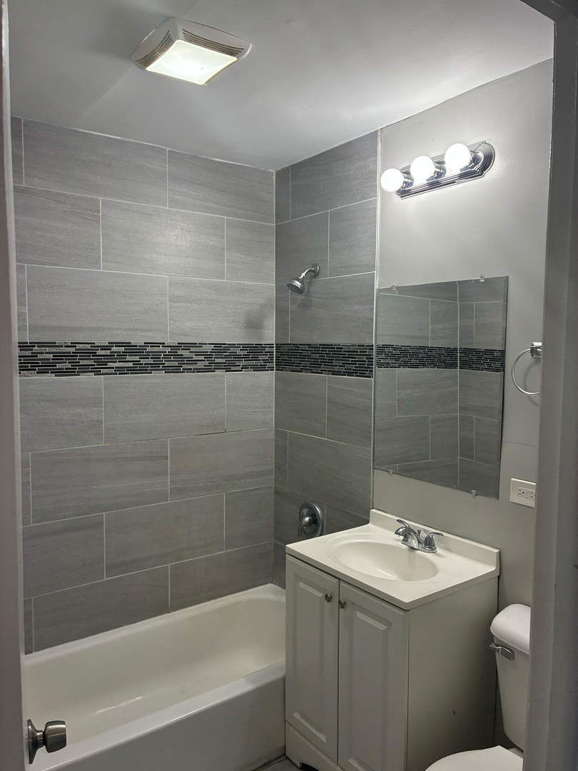 Calumet City Apartment: 485 Buffalo Ave