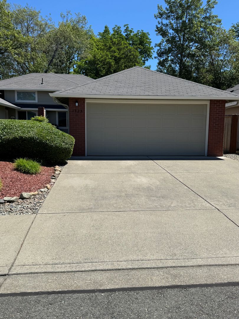 Grants Pass Townhome: 1323 #B Golden Park