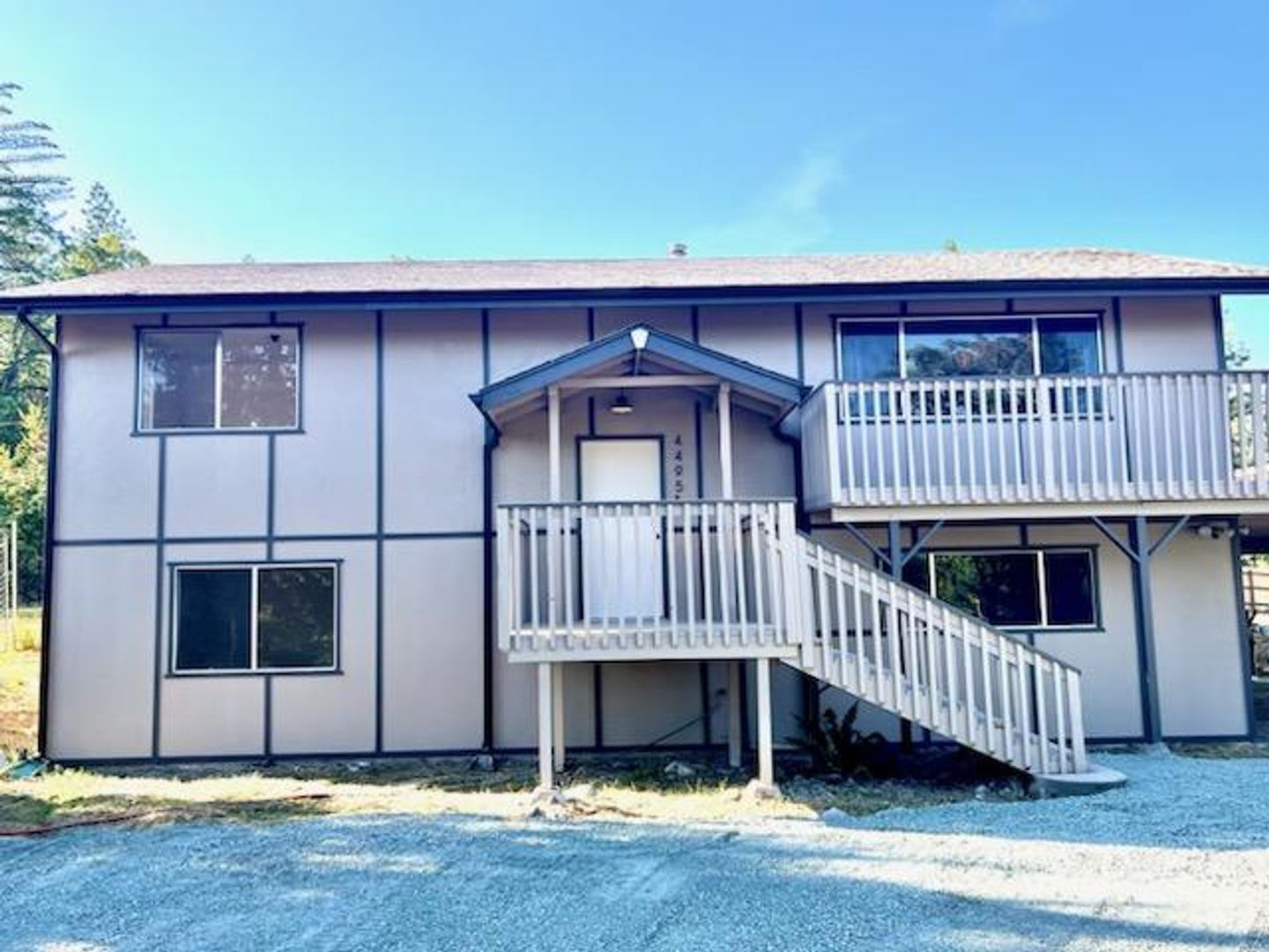 Grants Pass Apartment: 1688 NE Lynda Lane
