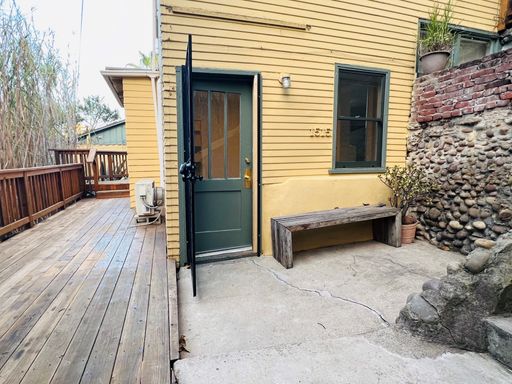 Charming Lower Unit in Classic 1940s South Park Duplex with Wraparound Deck in a Quiet Canyon – photo 1