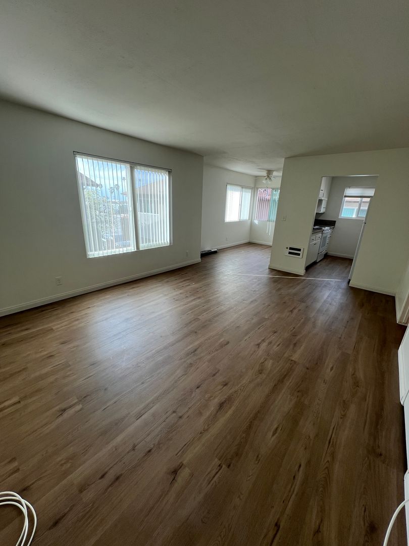 Ventura Apartment: Meta/Laurel Apartments