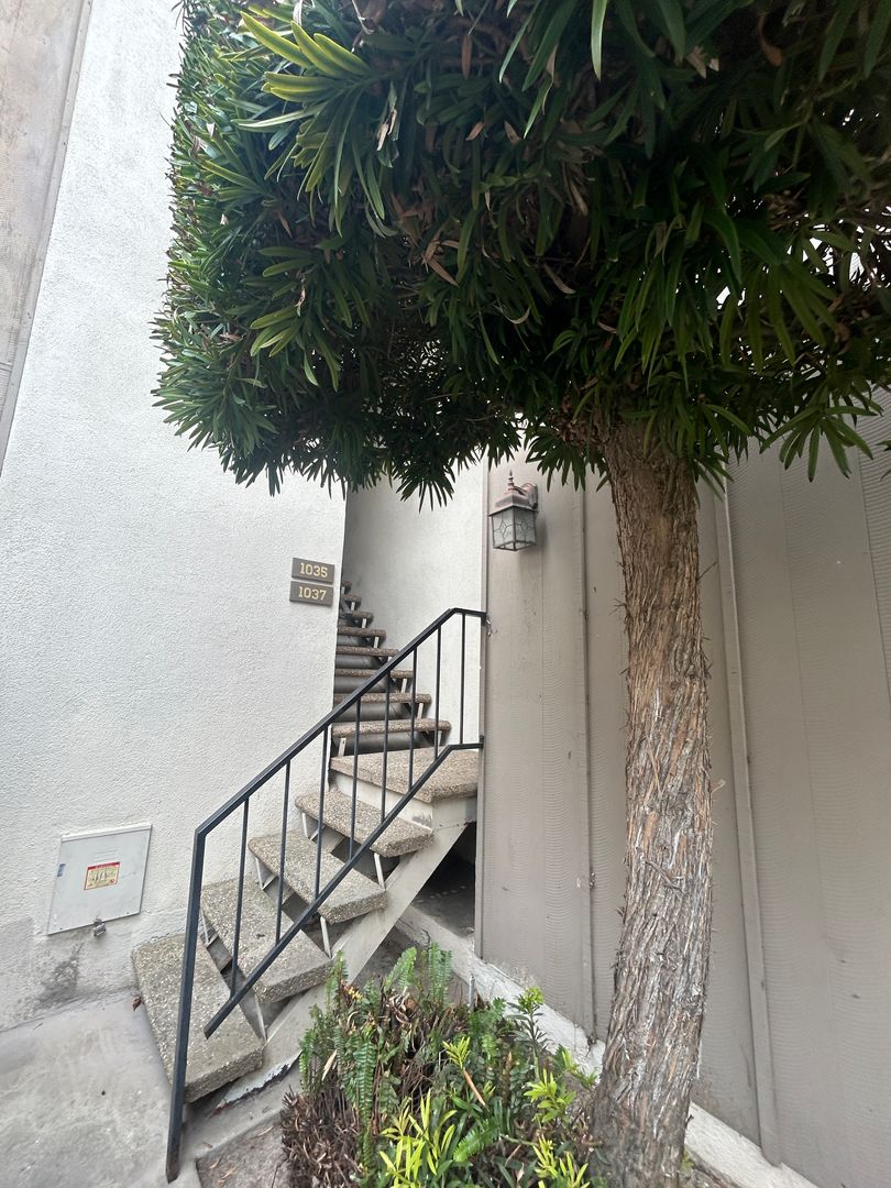 Ventura Apartment: Meta/Laurel Apartments