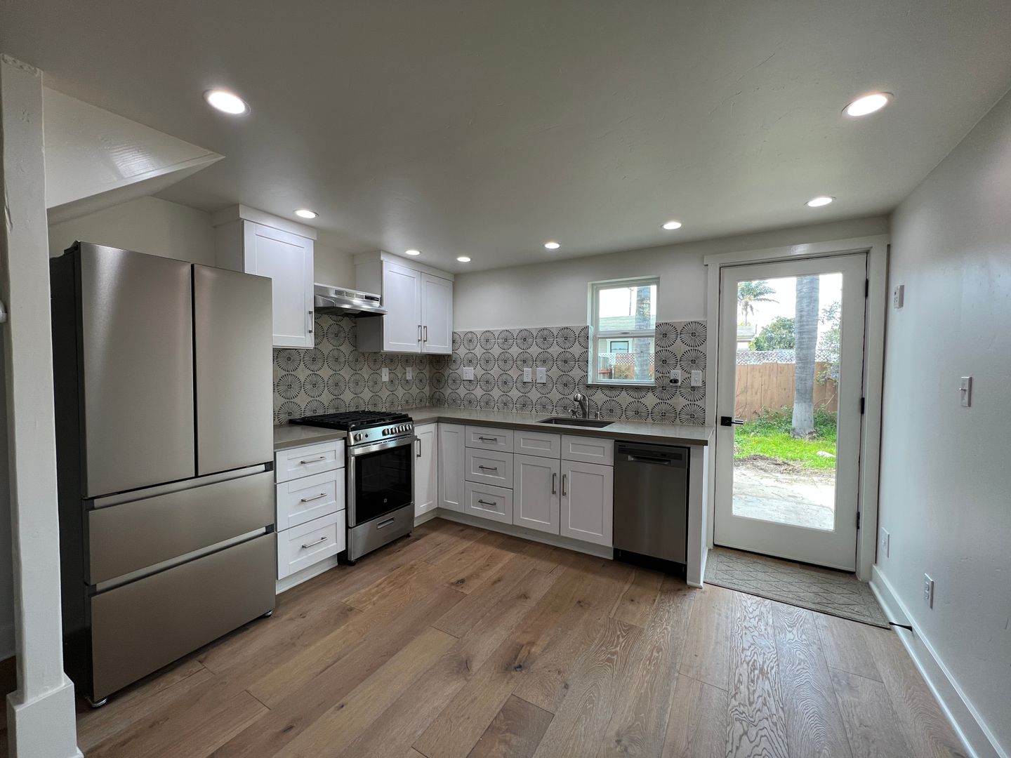 Ventura Apartment: 185 A S Santa Cruz St