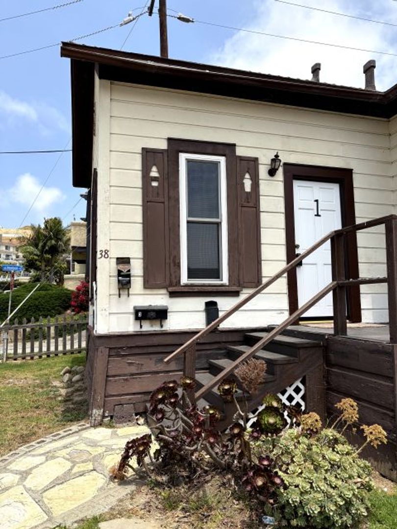 Ventura Apartment: 38 N Laurel St #1