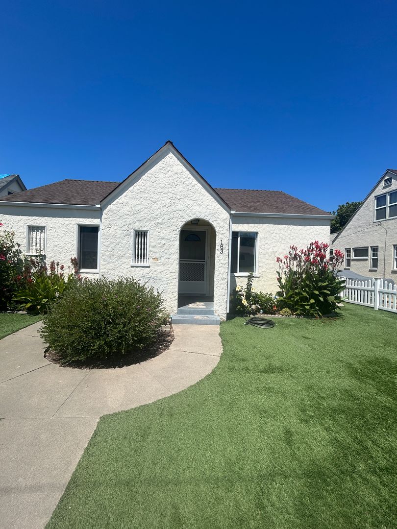 Ventura Apartment: 183-187 Coronado St