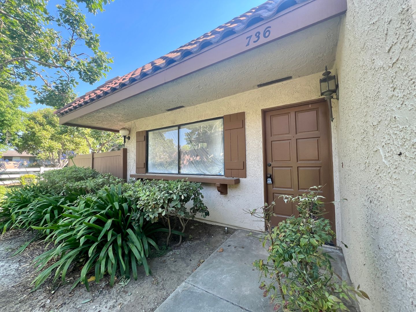 Ventura Condo: 736 Thoreau Lane