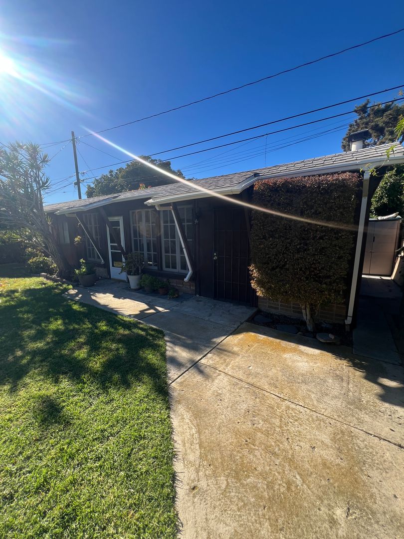 Ventura Multiplex: 201-201 1/2 Eva St - 201 1/2 Eva St