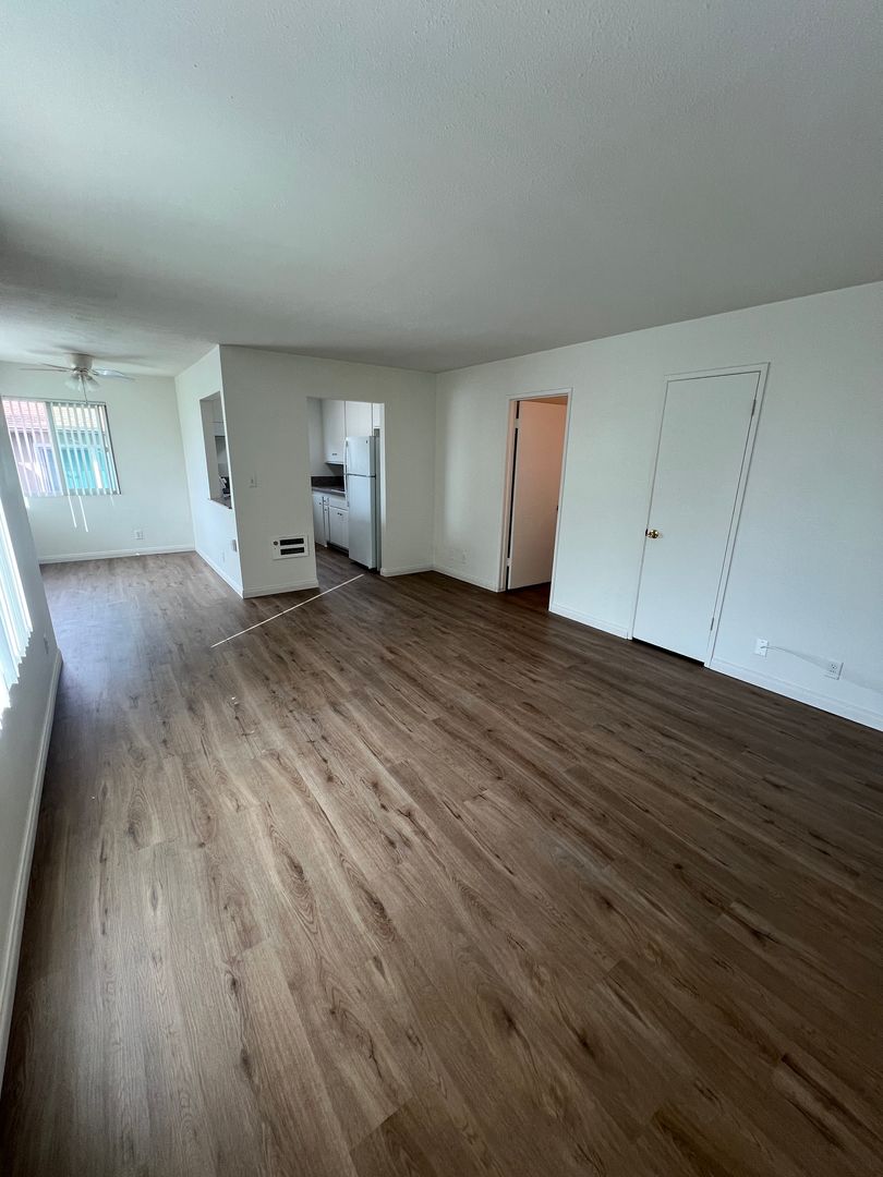 Ventura Apartment: Meta/Laurel Apartments