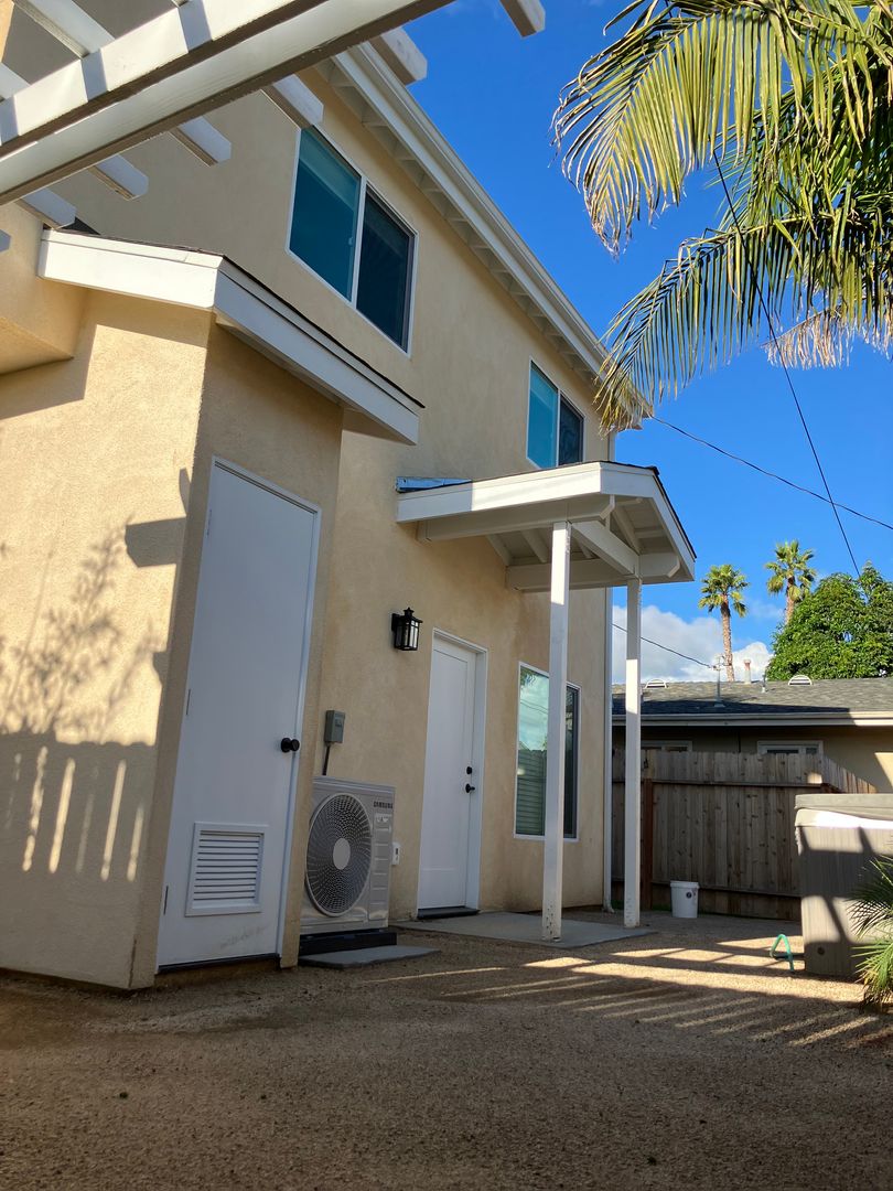 Ventura House: 3244 Channel Dr