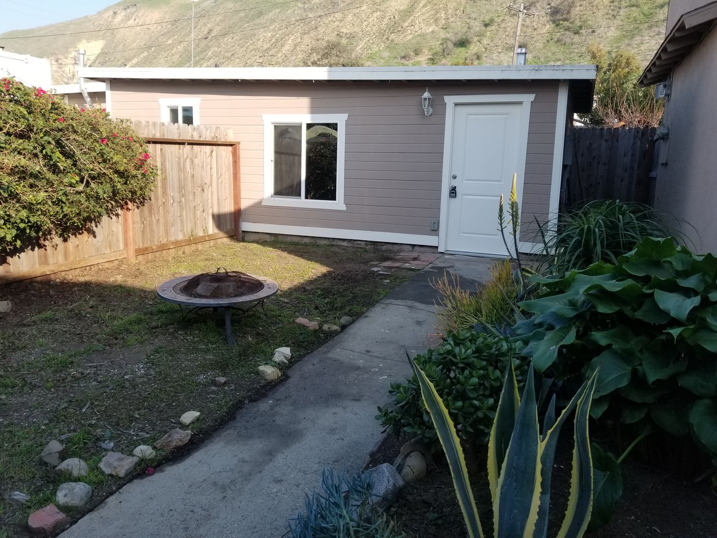 Ventura Apartment: 154 E Ramona St