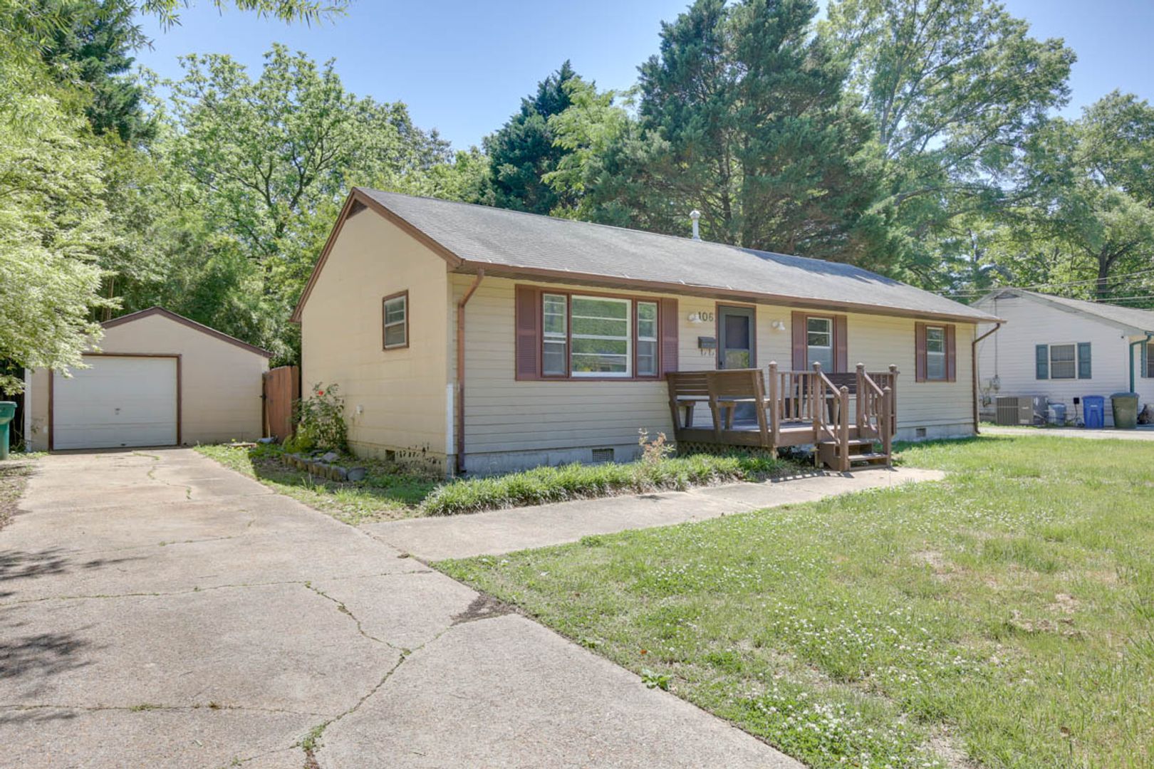 Newport News House: 106 Woodhaven Rd
