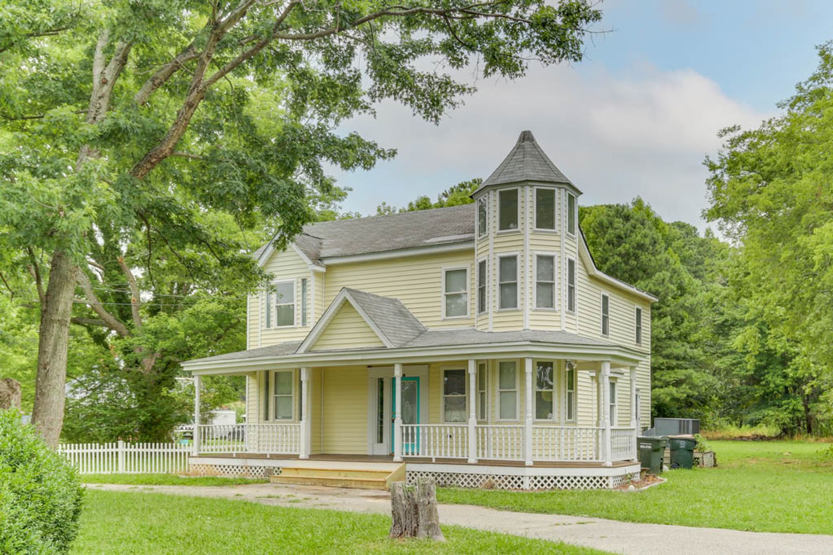 Yorktown House: 1302 Dare Rd