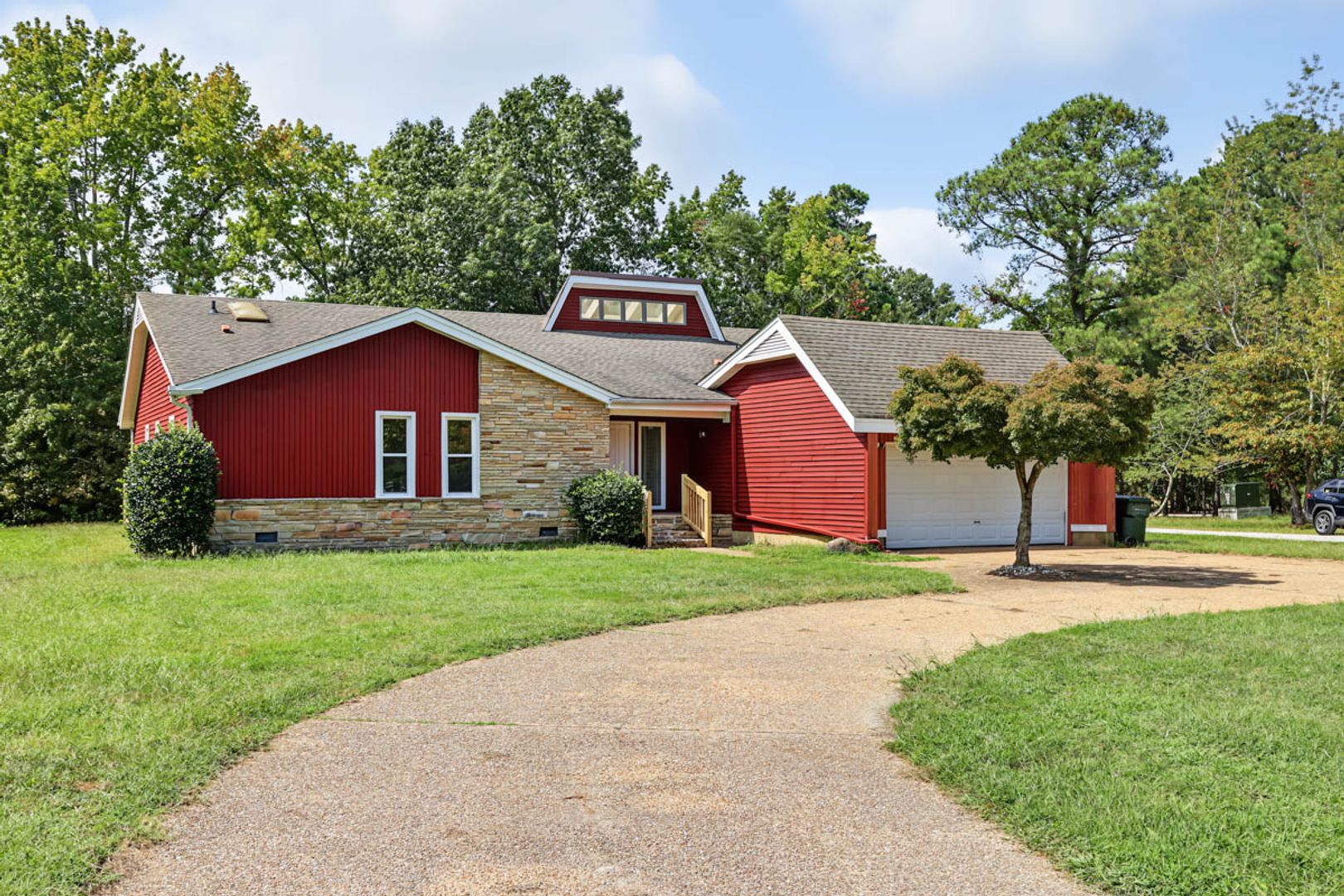 Seaford House: 300 Smoots Ln