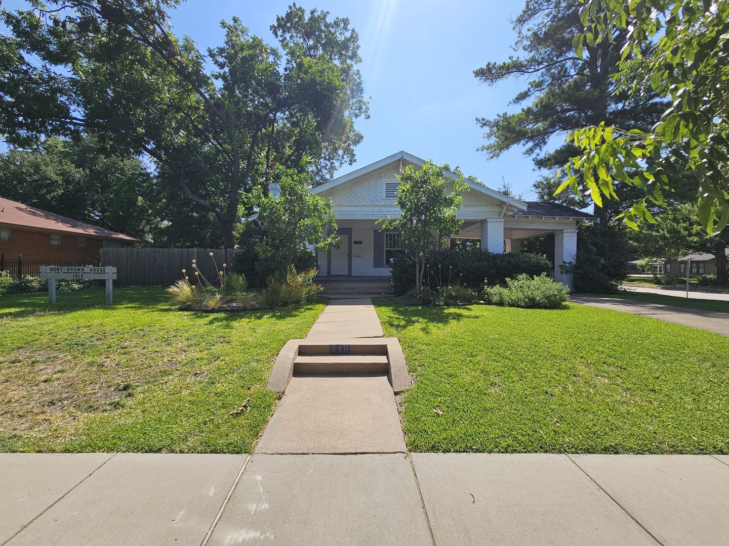 Garland House: 416 S 11th St