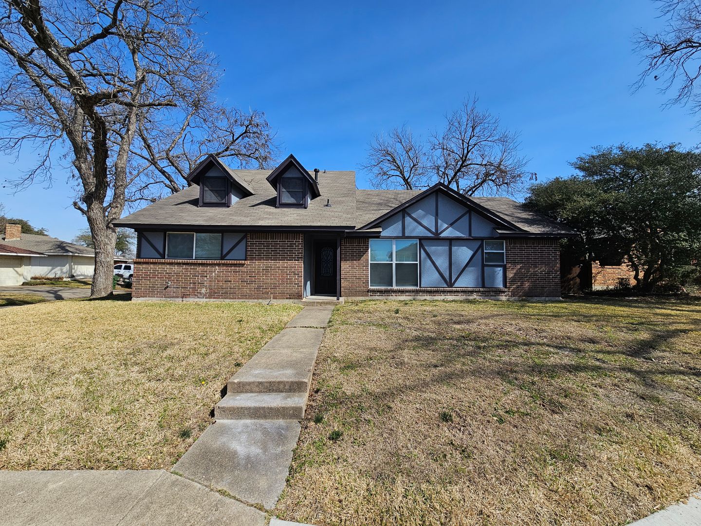 Garland House: 4806 Cliffwood Dr
