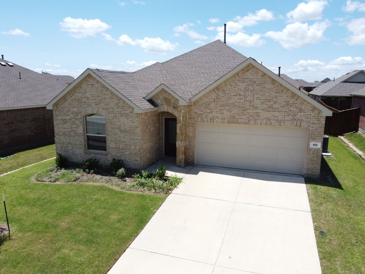 Little Elm House: 512 Chip St