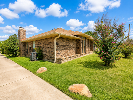 Spacious, Affordable Townhome in a Convenient Location! – photo 1