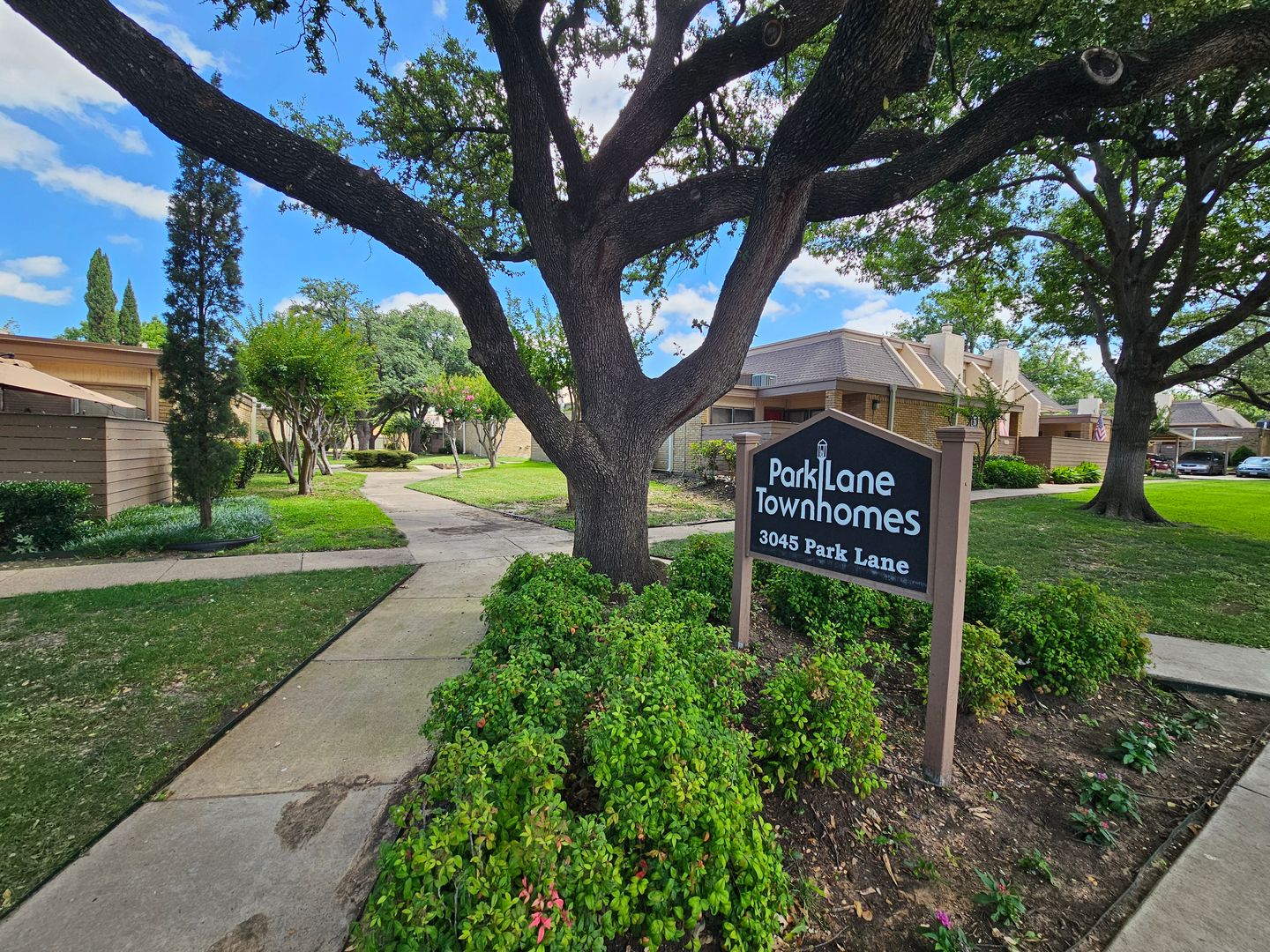 Dallas House: 3121 Park Lane, #1190