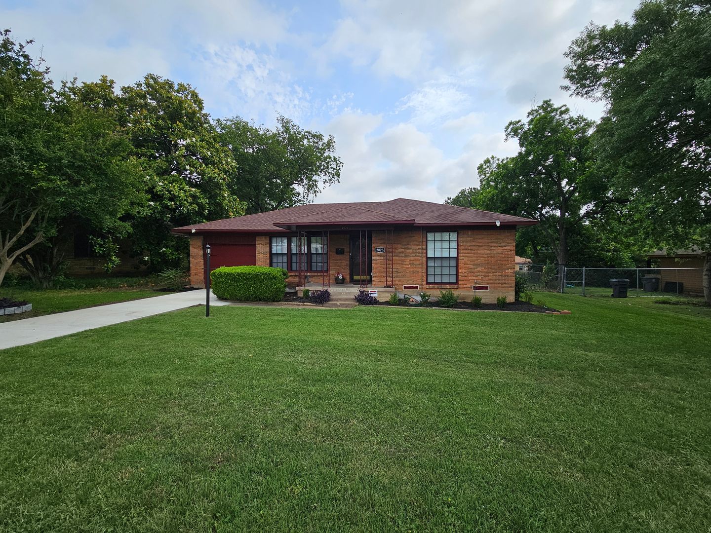 Dallas House: 2023 E Illinois Ave
