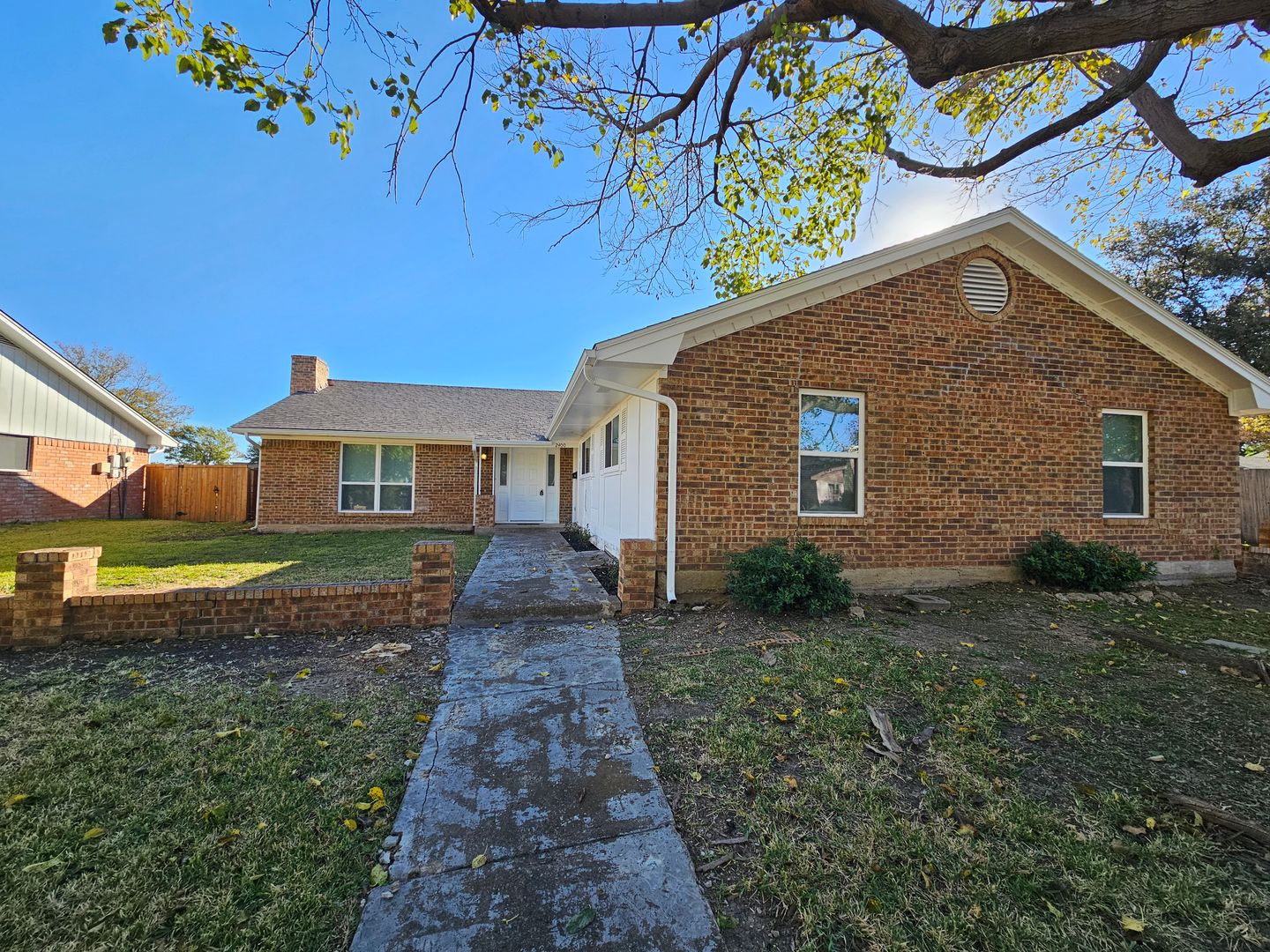 Carrollton House: 2400 Meadow Creek Dr