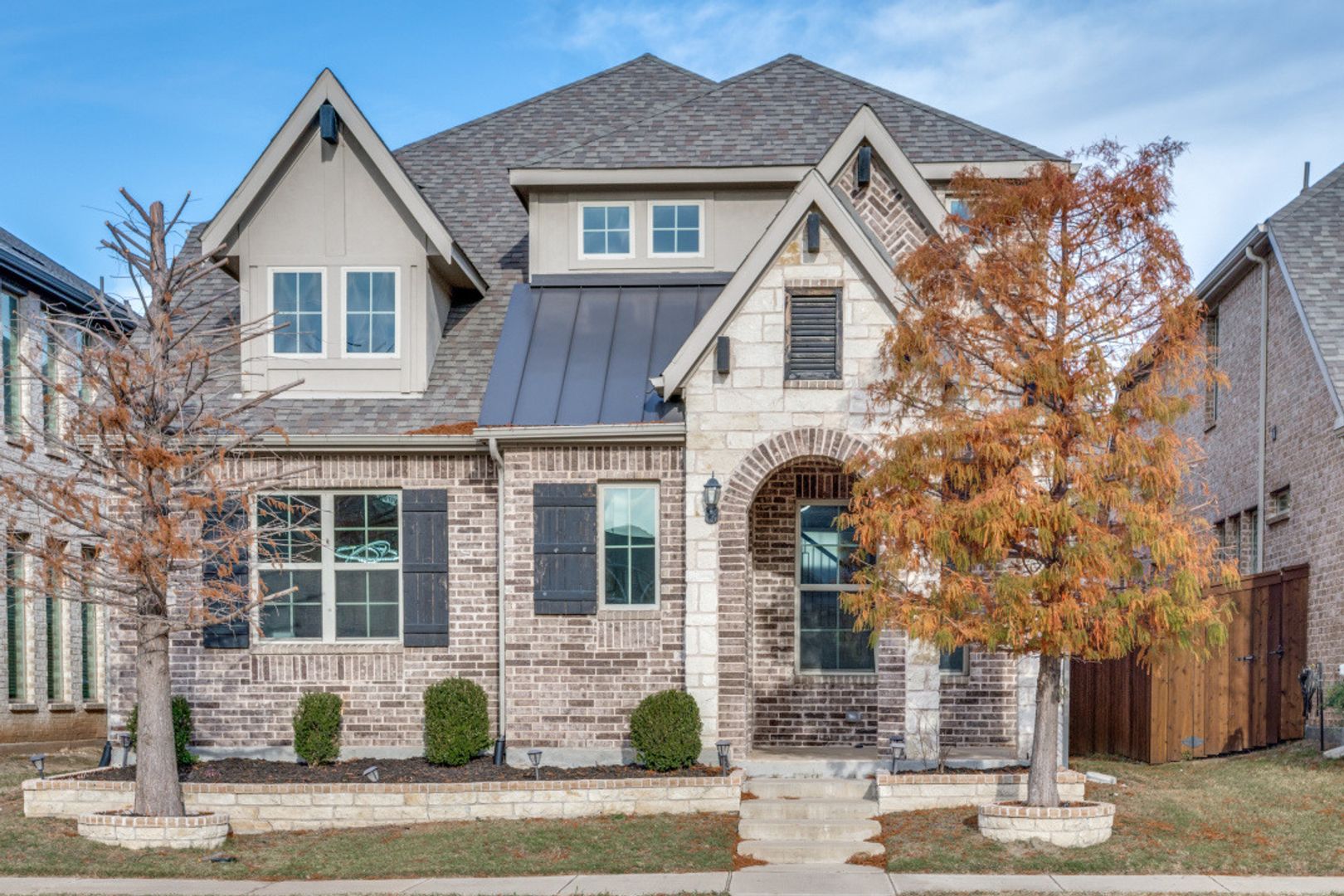 Farmers Branch House: 1435 Wittington Pl