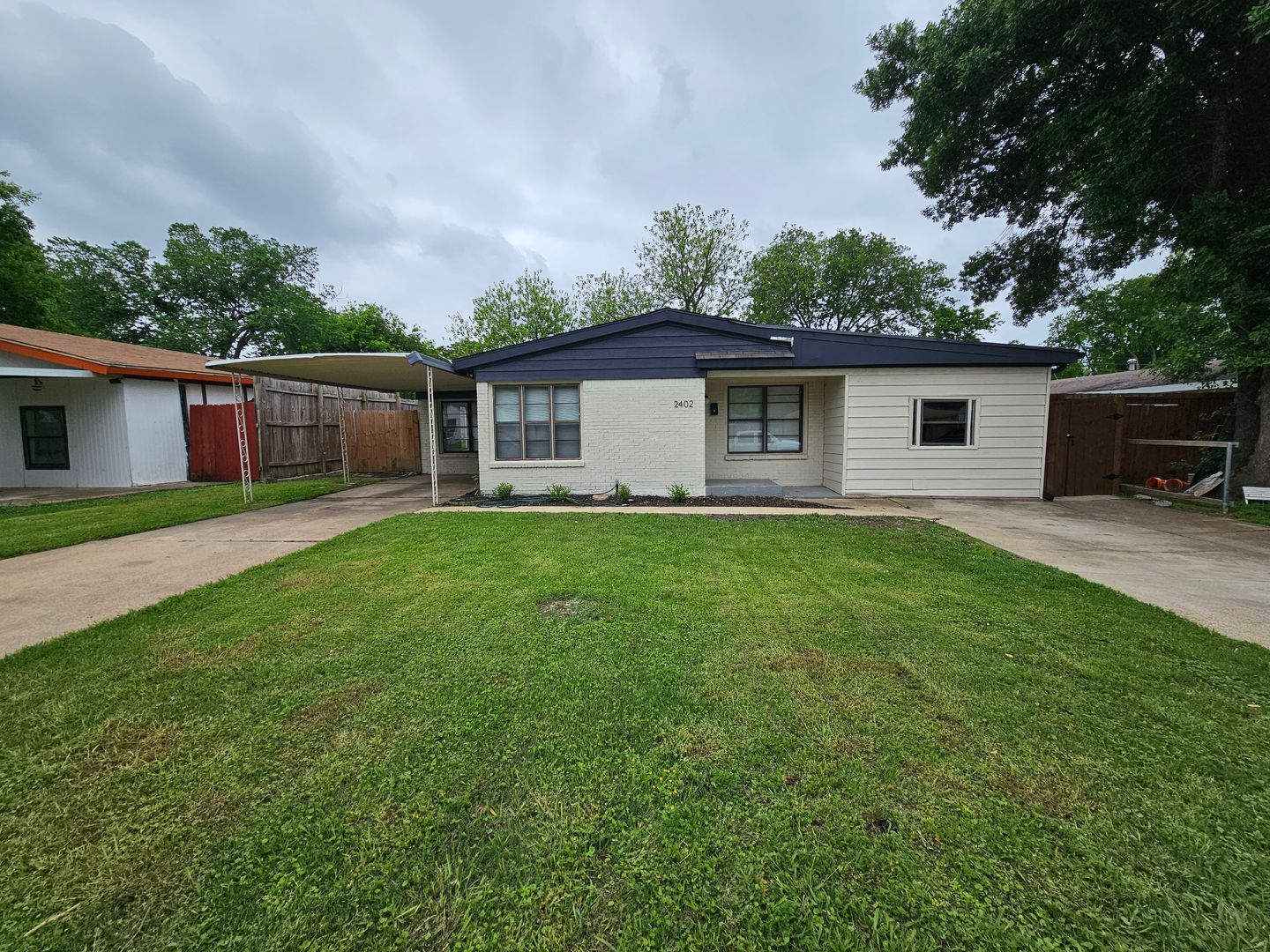 Dallas House: 2402 Housley Dr