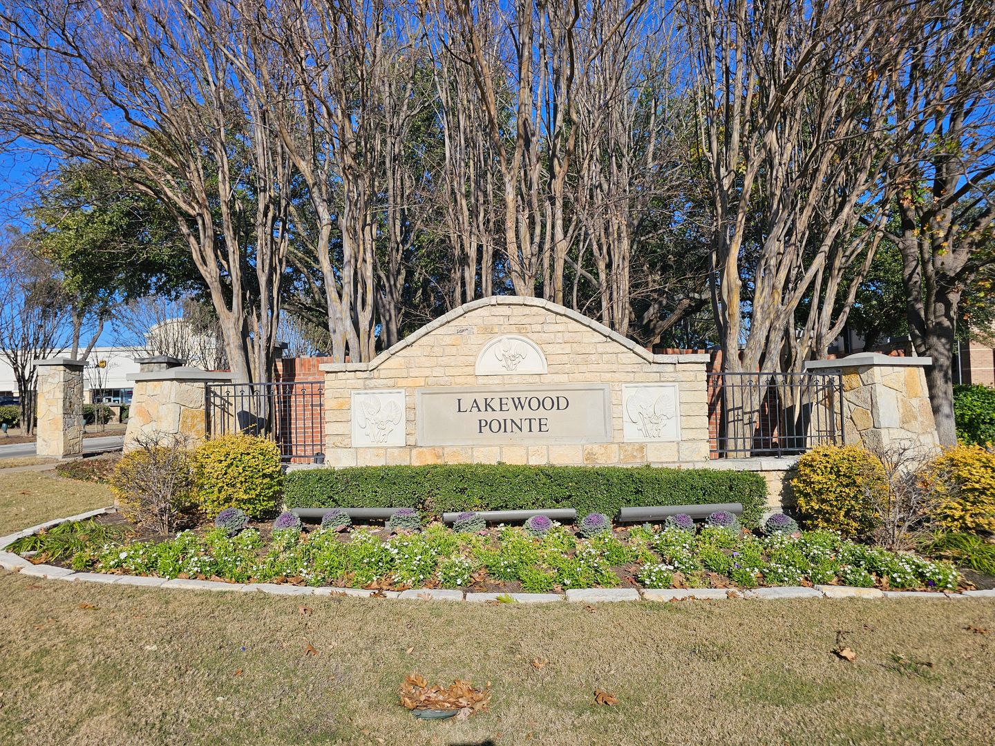 Rowlett House: 6805 Westover Dr