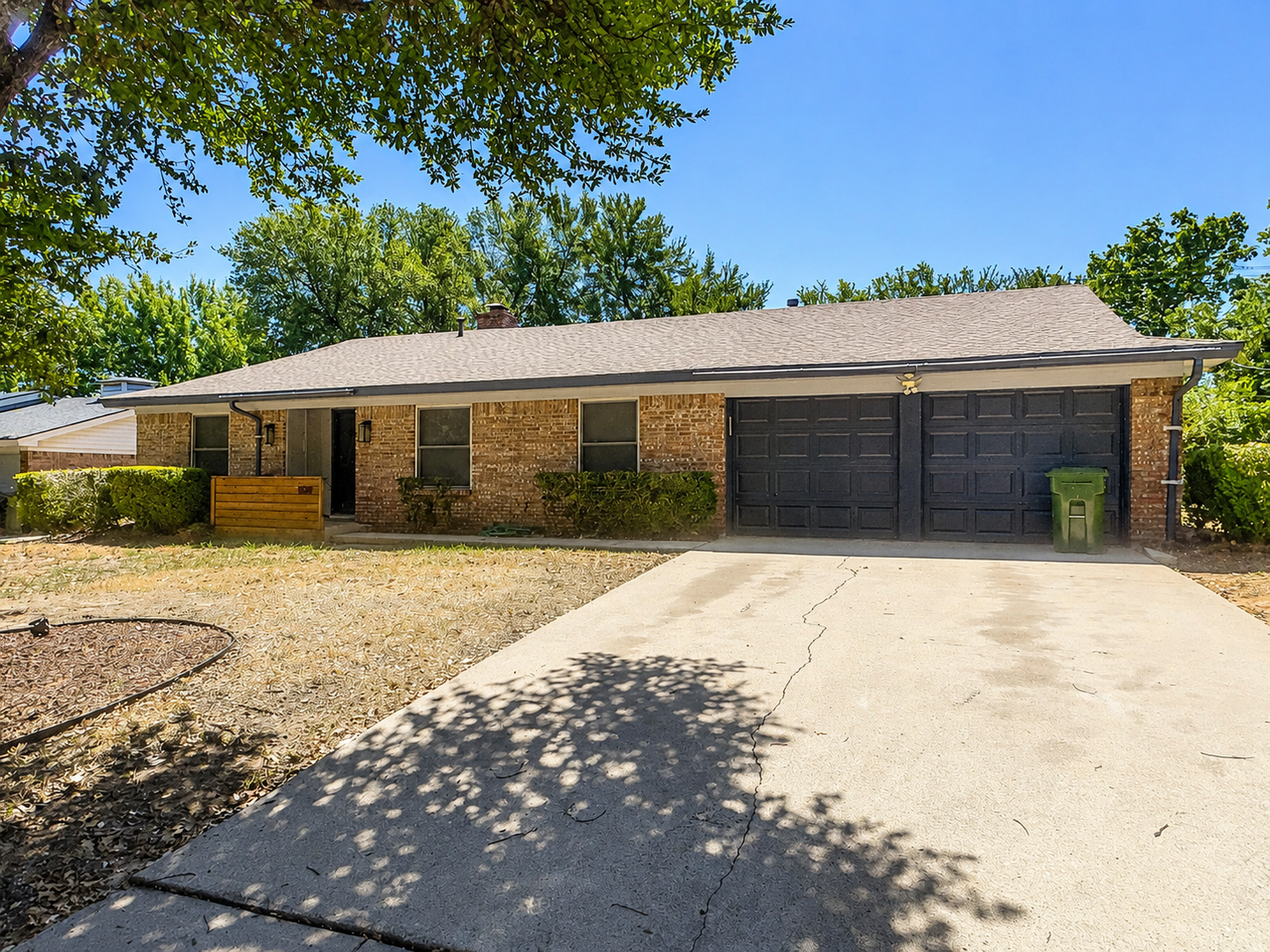 Hurst House: 1109 West Redbud Drive