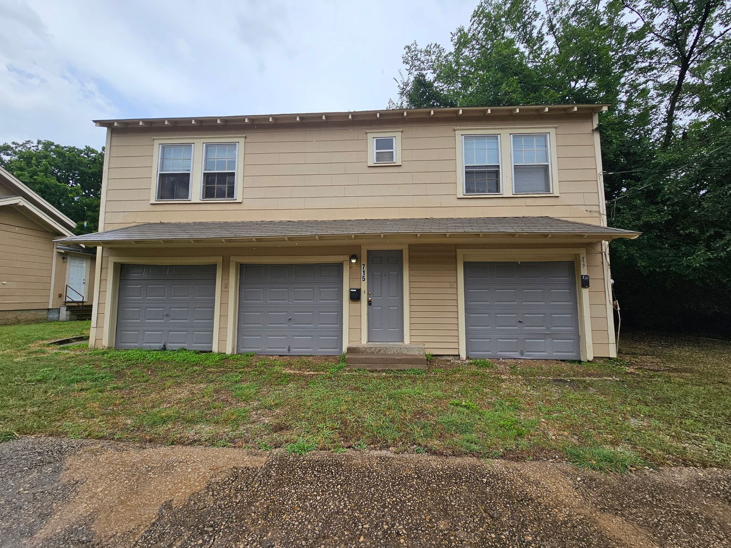 Denton Townhome: 717 Fulton St