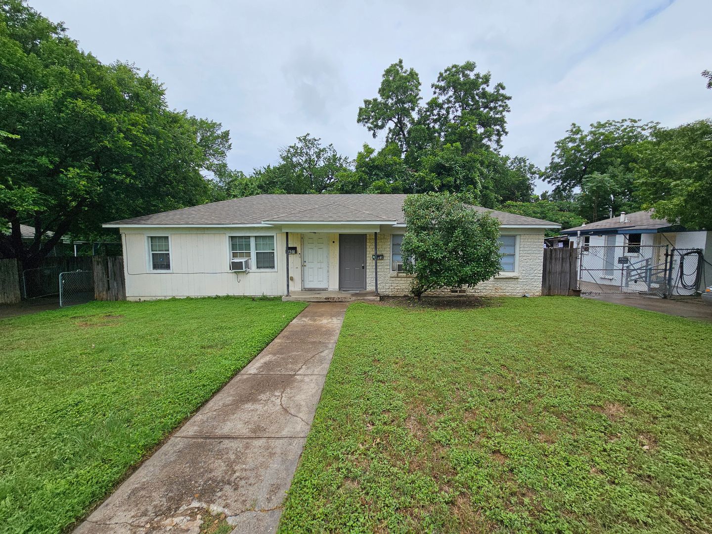 Dallas House: 6403 Hollis Ave