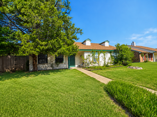 Spacious ranch-style home located on a corner lot in Plano – photo 1