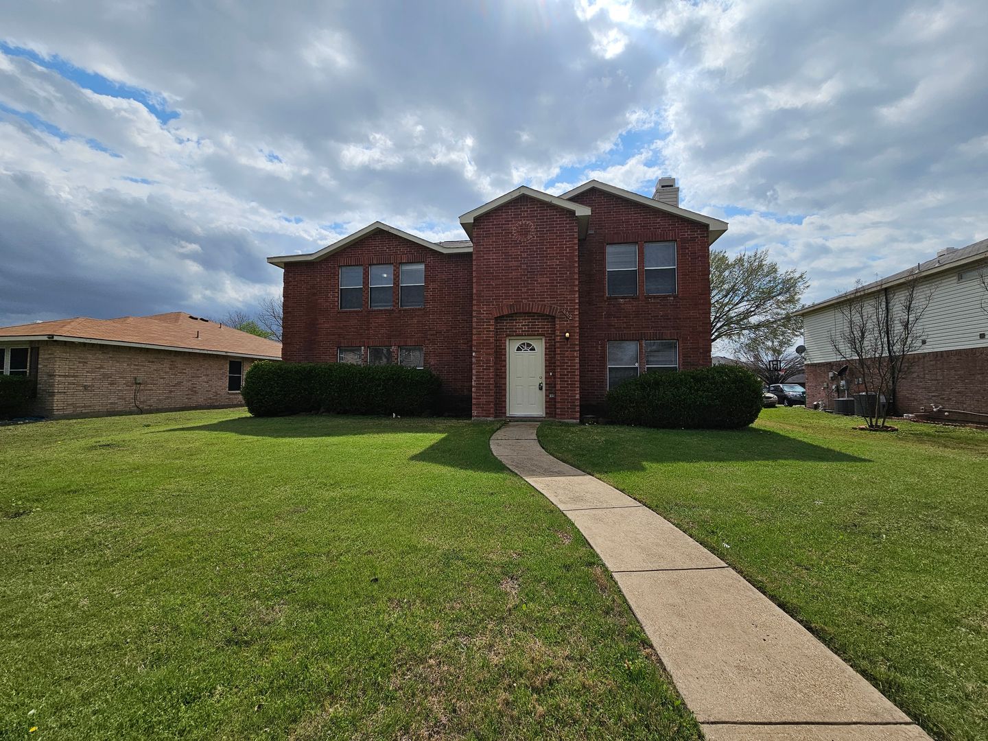 Cedar Hill House: 652 Lowe Dr