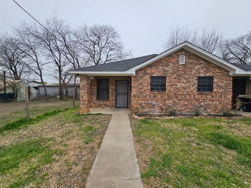 3-2 bath Situated in proximity to Downtown Dallas – photo 1
